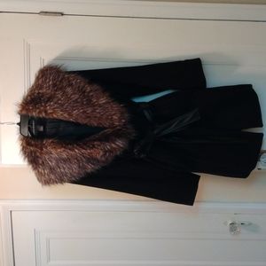 Black wool coat with fur & belt size 18/20 by Ashley Stewart 🖤.